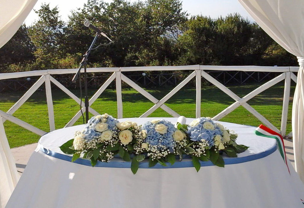Boutonniere Con Rose Bianche Per Sposo – Fiore All’Occhiello Fatto A Mano In Seta
